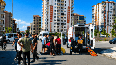 Malatya’da Otomobil ile Motosiklet Çarpıştı: 1 Yaralı Malatya’nın Battalgazi ilçesinde otomobil ile motosikletin çarpışması sonucu meydana gelen