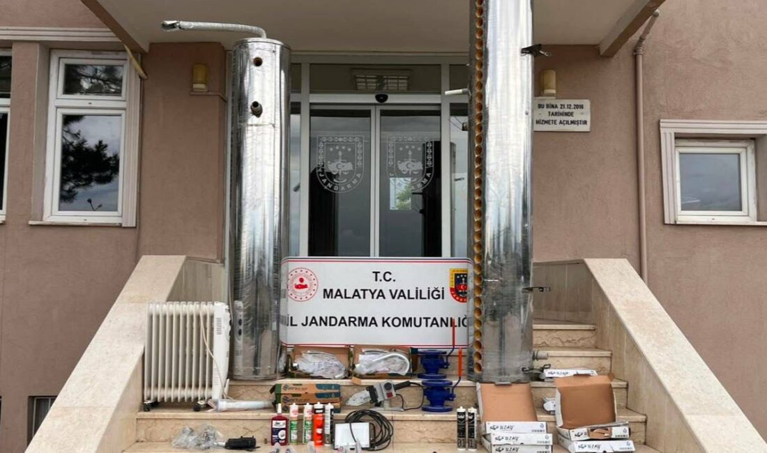 Malatya’da Şantiye Hırsızı JASAT’tan Kaçamadı Malatya’nın Yeşilyurt ilçesinde bir şantiyeden hırsızlık yapan şüpheli, jandarma ekiplerinin