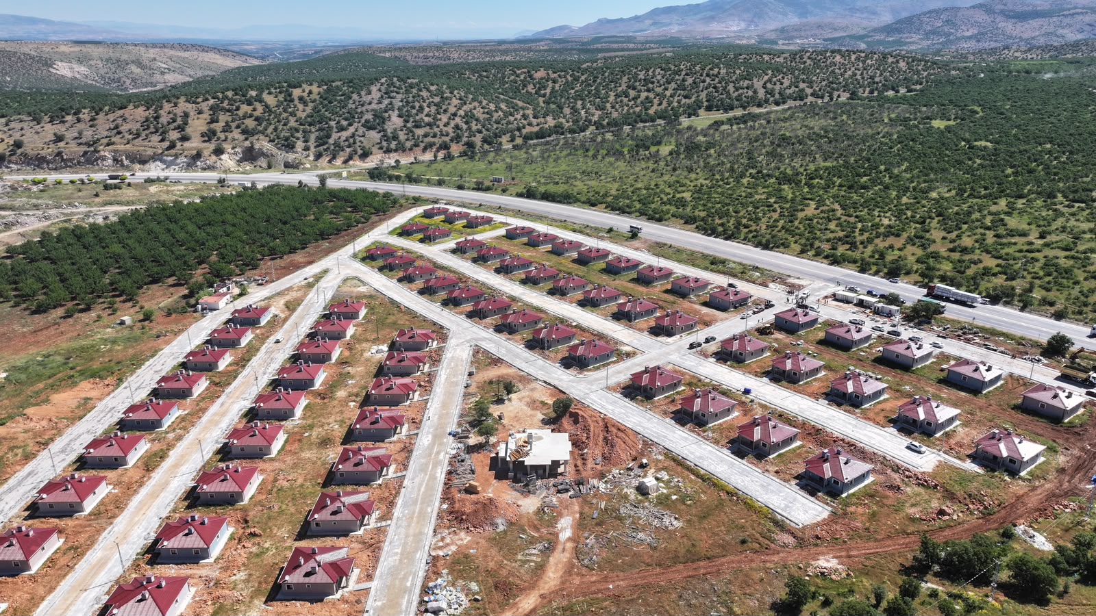 Malatya Valisi Seddar Yavuz liderliğindeki il protokolü, Doğanşehir ilçesinde deprem