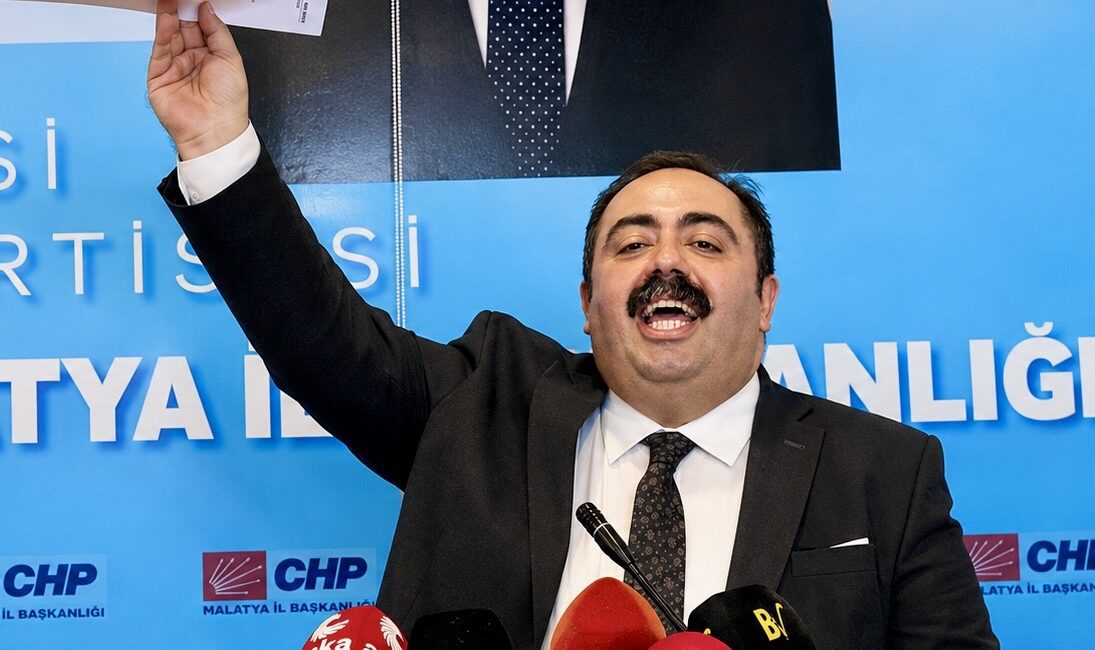 Barış Yıldız Kararı Tanımadı, Tebligatı Yırttı! CHP Malatya İl Başkanlığı görevinden alınan Barış Yıldız, zehir zemberek