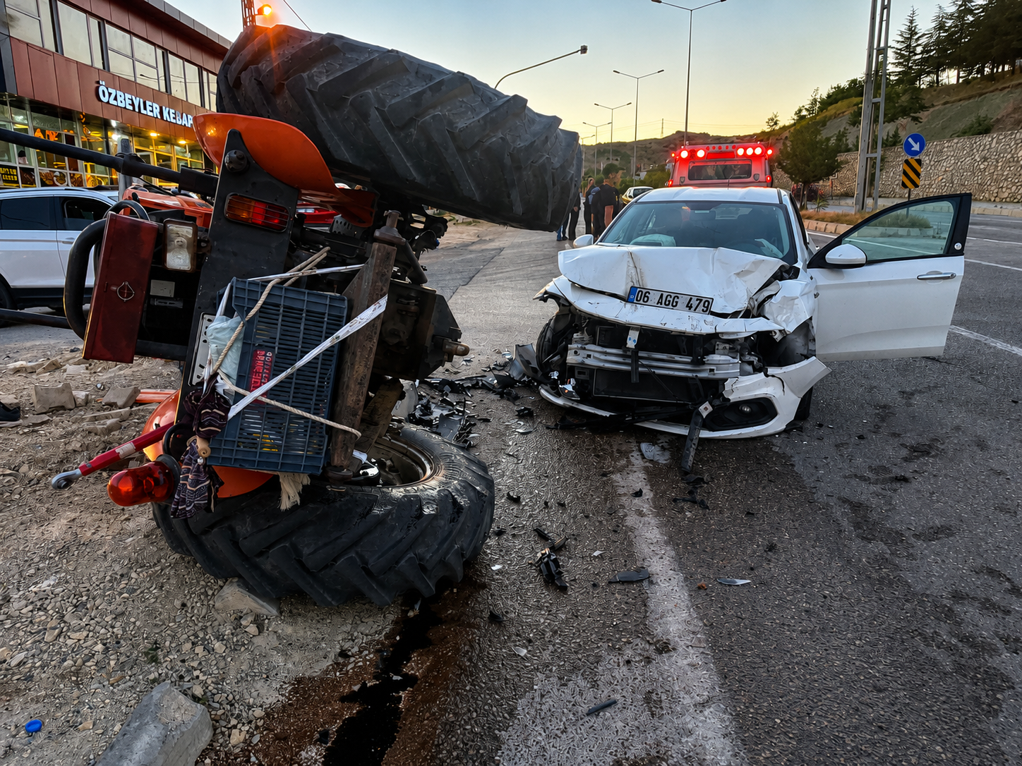 Darende Somuncubaba Kavşağı’nda meydana gelen trafik kazasında otomobil ile traktör