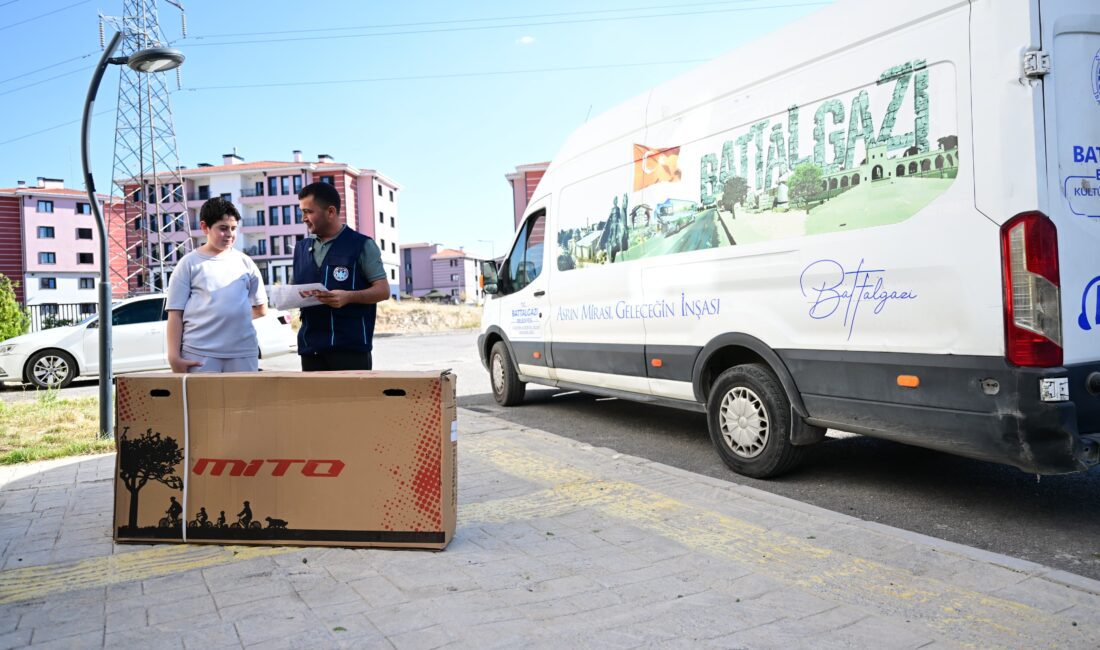 Battalgazi Belediyesi, “Başarının Ödülü Bizden” projesi kapsamında sosyal destek alan