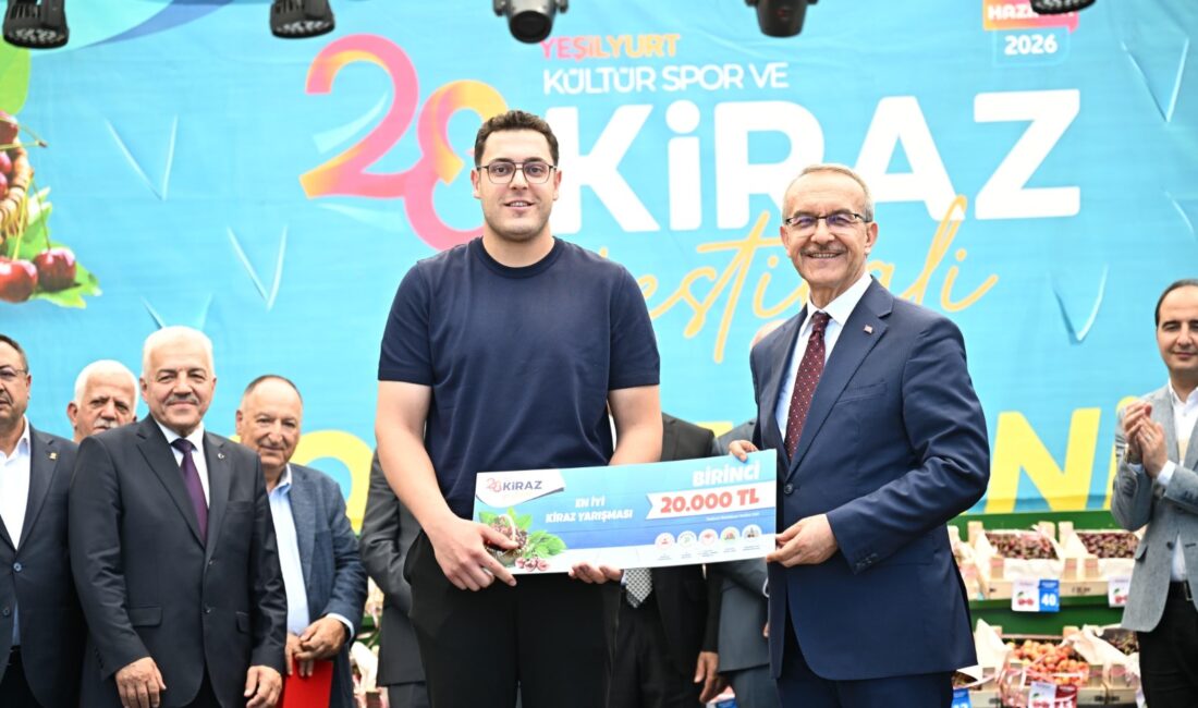 Çırmıktı’da düzenlenen 28. Yeşilyurt Kiraz Festivali’nde konuşan Başkan İlhan Geçit,