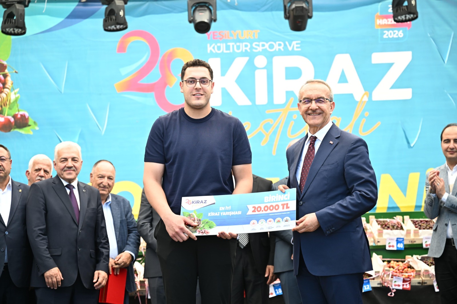 Çırmıktı’da düzenlenen 28. Yeşilyurt Kiraz Festivali’nde konuşan Başkan İlhan Geçit,