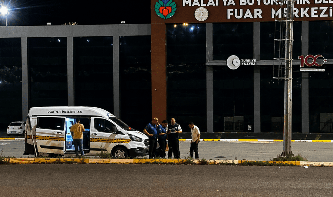 Battalgazi ilçesinde gece saatlerinde çıkan tartışma bıçaklı kavgaya dönüştü. Bacak