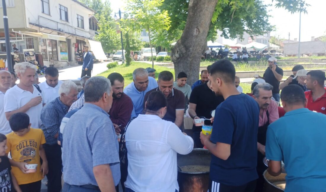 Battalgazi Belediyesi'nin katkılarıyla düzenlenen 13. Geleneksel Aşure Etkinliği'nde yaklaşık 4
