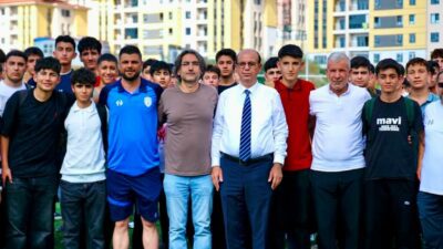 Başkan Geçit, Yeşilyurtspor Alt Yapı Seçmelerini Takip Etti Malatya Yeşilyurtspor Kulübü tarafından düzenlenen alt yapı seçmeleri, yüzlerce genç