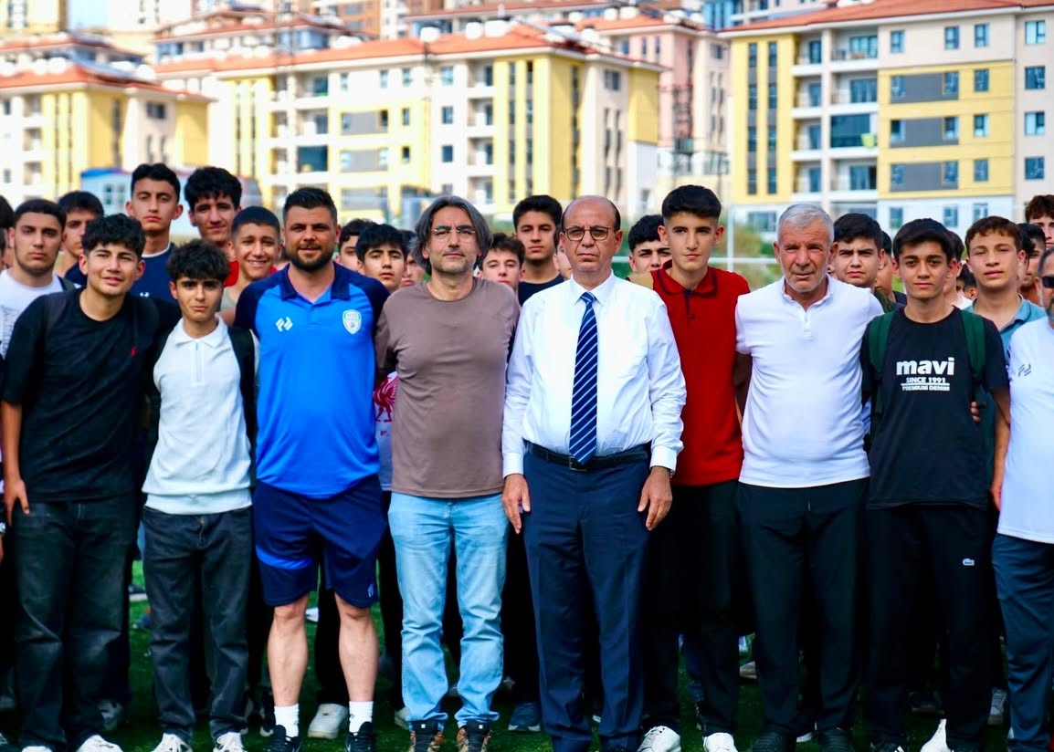 Malatya Yeşilyurtspor Kulübü tarafından düzenlenen alt yapı seçmeleri, yüzlerce genç