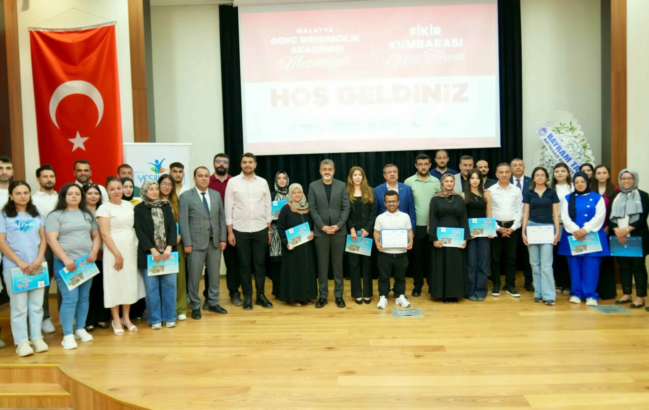 Yeşilyurt Belediyesi öncülüğünde düzenlenen “Genç Girişimcilik Akademisi” mezuniyet töreni ile
