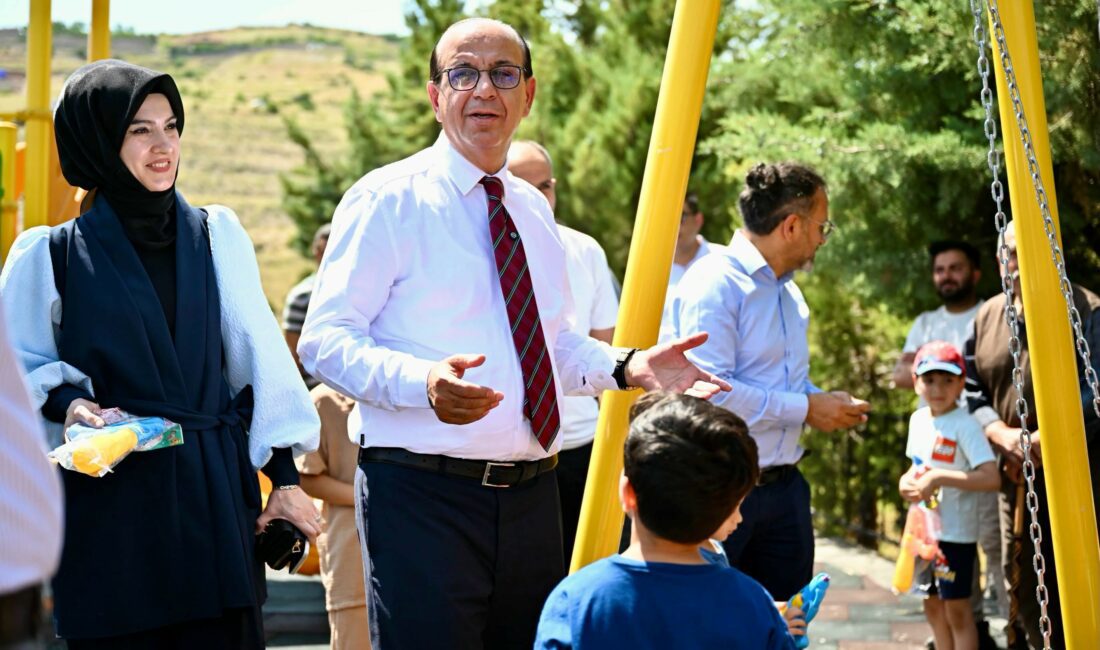 Yeşilyurt Belediyesi tarafından Banazı Mahallesi’nde yapımı tamamlanan çocuk parkı ve