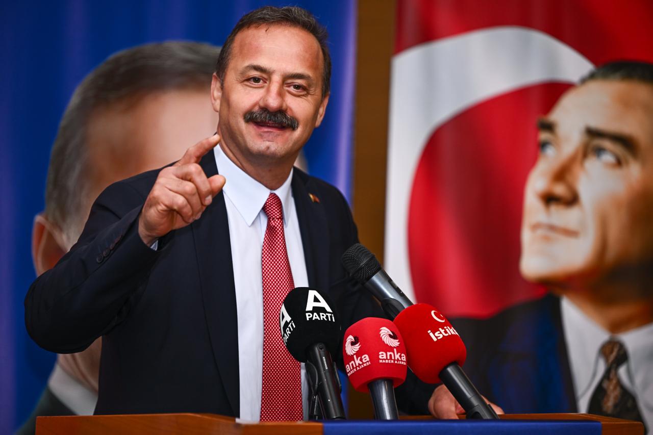 Anahtar Parti Genel Başkanı Yavuz Ağıralioğlu, İstanbul’da düzenlenen "Türkiye’nin Yeni