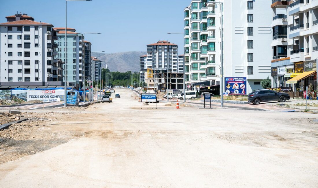 Malatya Büyükşehir Belediyesi, Tecde Mahallesi’nde yapımı süren yeni yol çalışmalarıyla