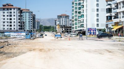 Malatya Büyükşehir Belediyesi, Tecde Mahallesi’nde yapımı süren yeni yol çalışmalarıyla