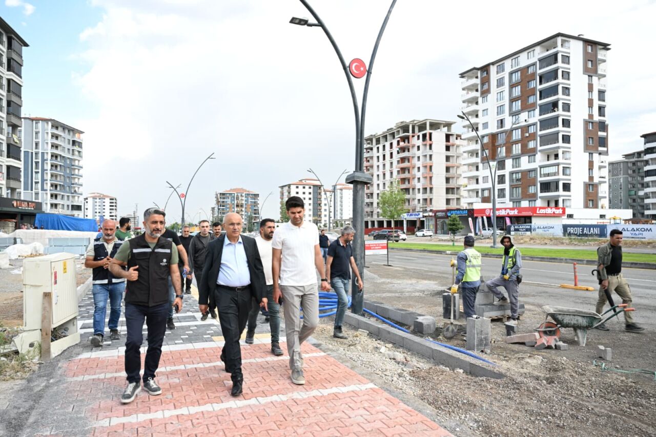 Malatya Büyükşehir Belediyesi, kent genelinde ulaşım altyapısını güçlendirmek için çalışmalarını