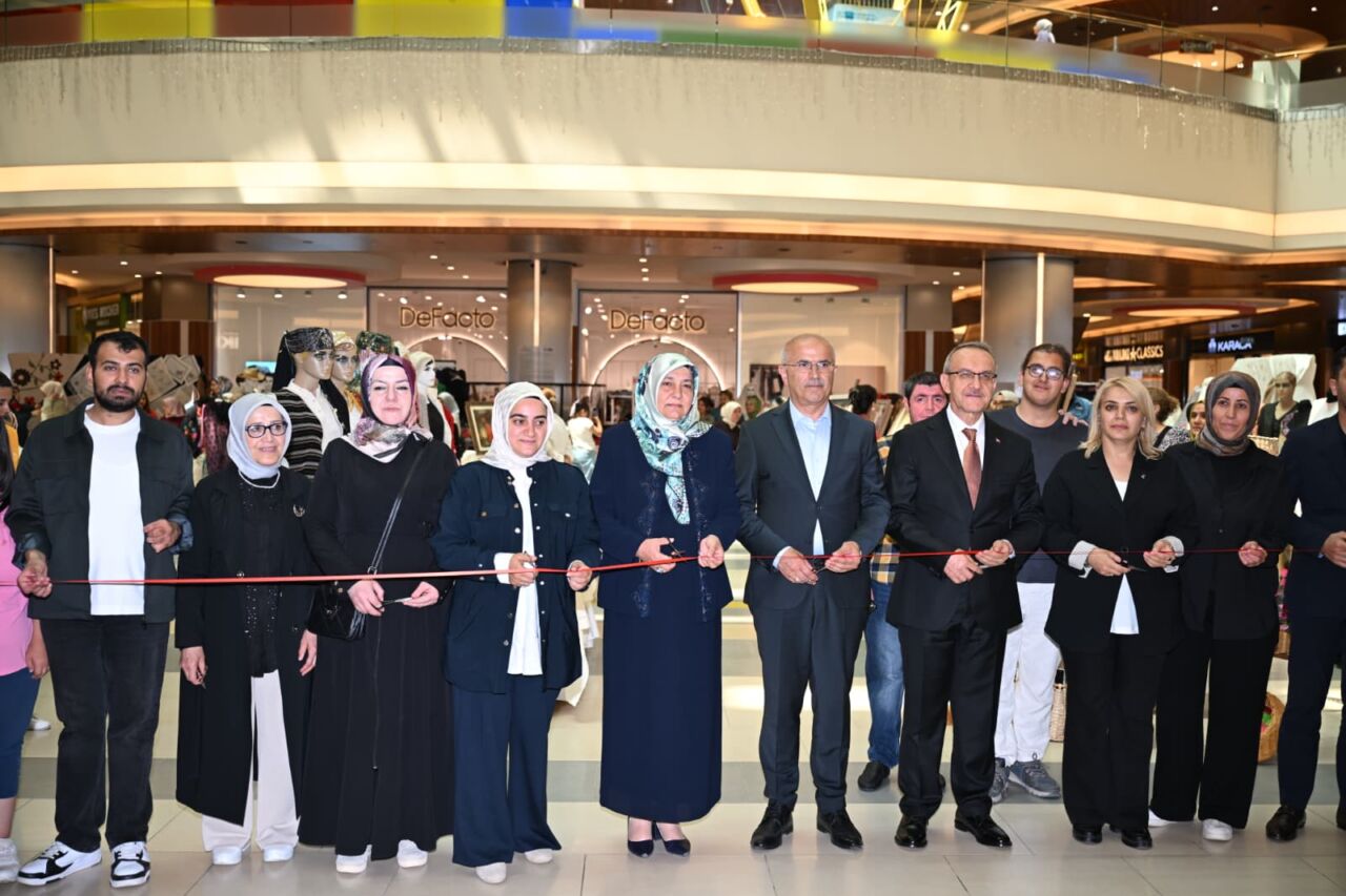 Malatya Büyükşehir Belediyesi tarafından düzenlenen yıl sonu sergisinde, Kadın Kültür-Sanat,