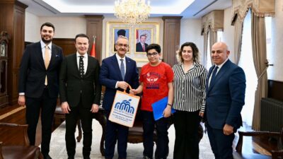 Uluslararası Coding Olympiad Arena Battles yarışmasında dünya birincisi olan Mercan