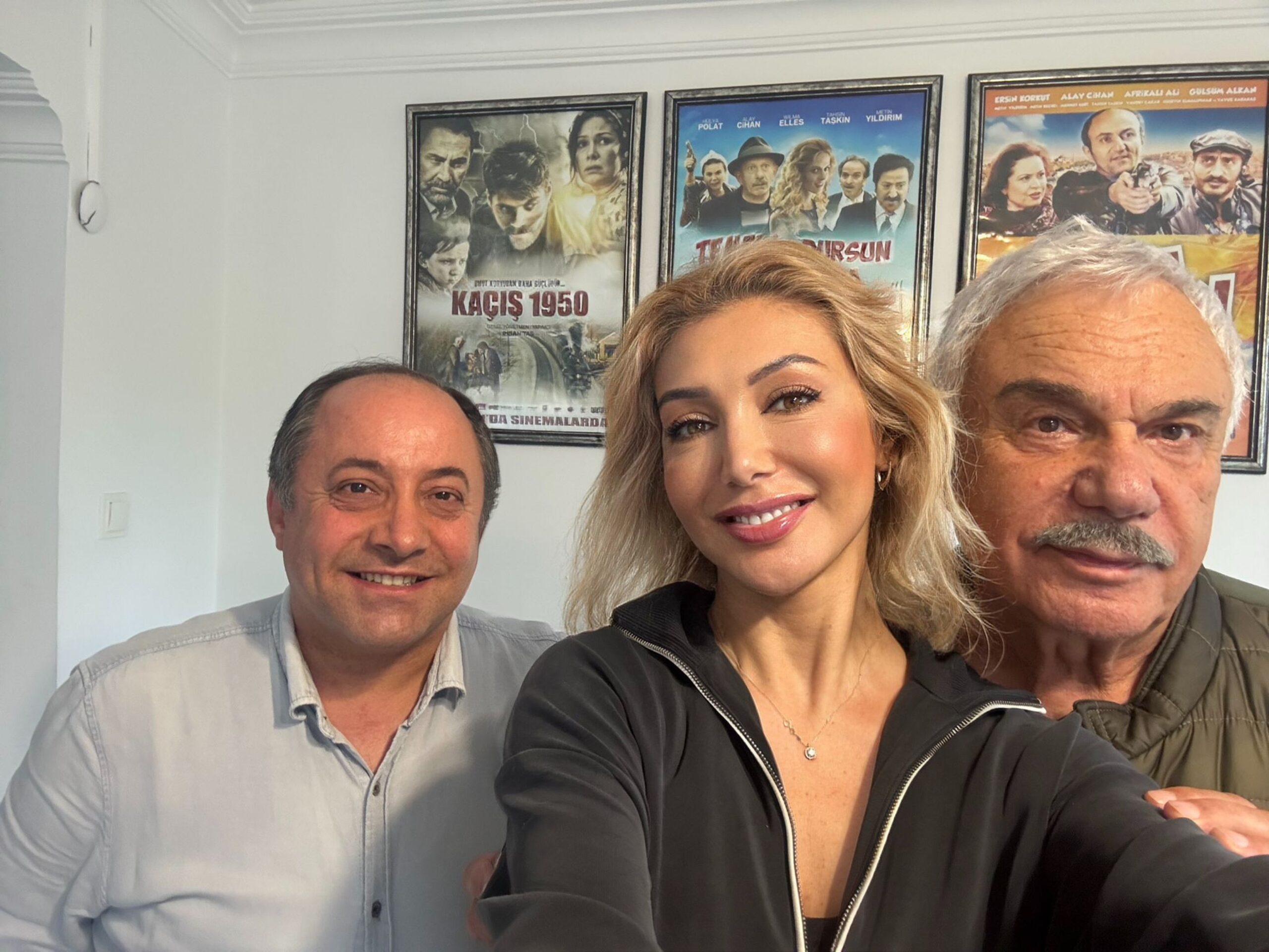 Usta sanatçı Halil Ergün ile genç oyuncu Didem Aksu, Taş