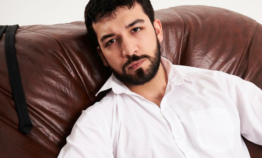 Ünlü Oyuncu Alperen Avincan’dan Göz Alıcı Pozlar: Tufan Çekiçurs’un Objektifine Geçti! Ekranların sevilen ismi Alperen Avincan, ünlü fotoğrafçı Tufan Çekiçurs ile