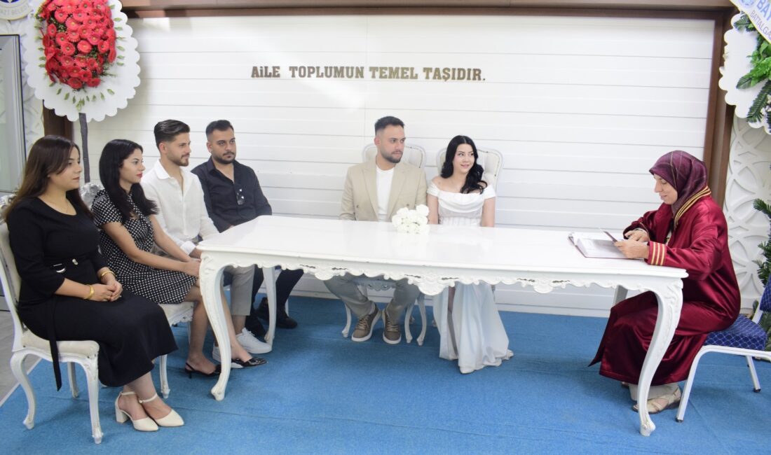 Malatya’da evlilik tarihlerinin akılda kalıcı ve özel olmasını isteyen çiftler,