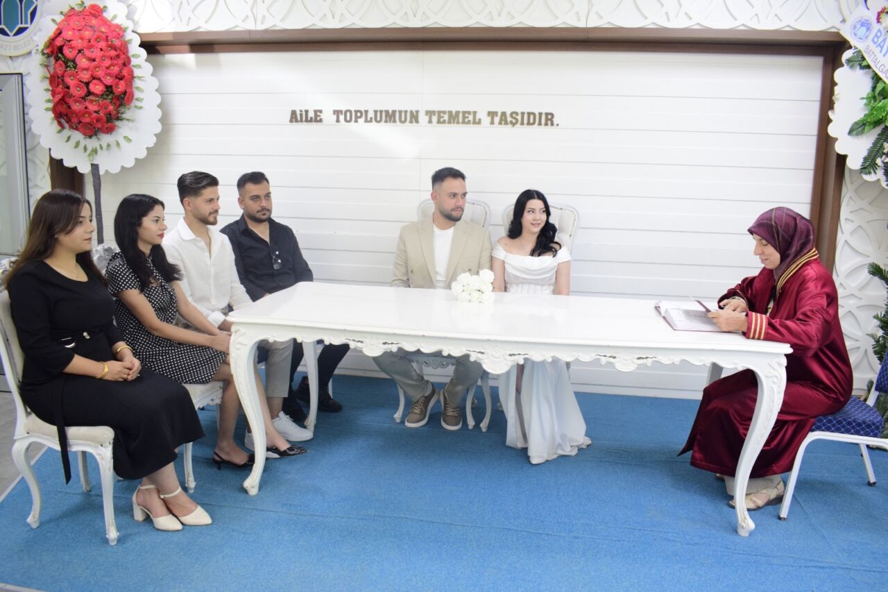 Malatya’da evlilik tarihlerinin akılda kalıcı ve özel olmasını isteyen çiftler,