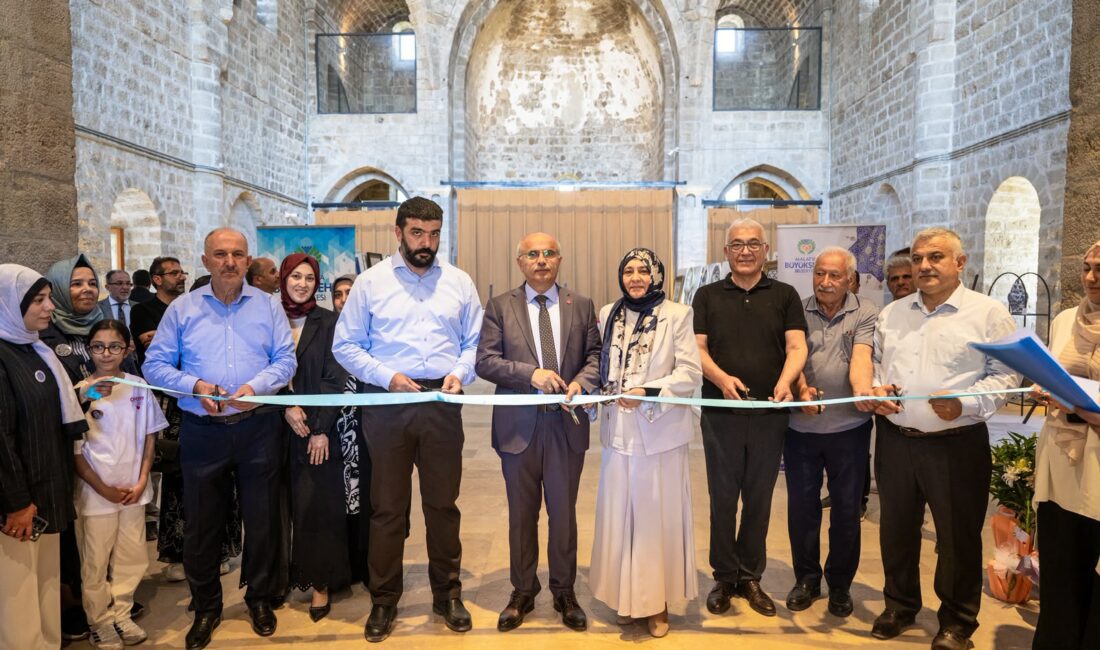 “İki Sanat Tek Miras” Sergisi Açıldı Malatya Büyükşehir Belediye Başkanı Sami Er, şehrin yeniden inşa sürecinde