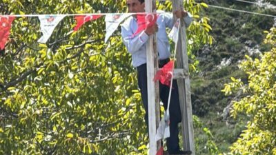 Teoman Mutlu: Davamızın Bayrağını Milletimizle Buluşturan Kahramanlarımız Var Yerli ve Milli Parti Genel Başkanı Teoman Mutlu, teşkilat mensuplarının