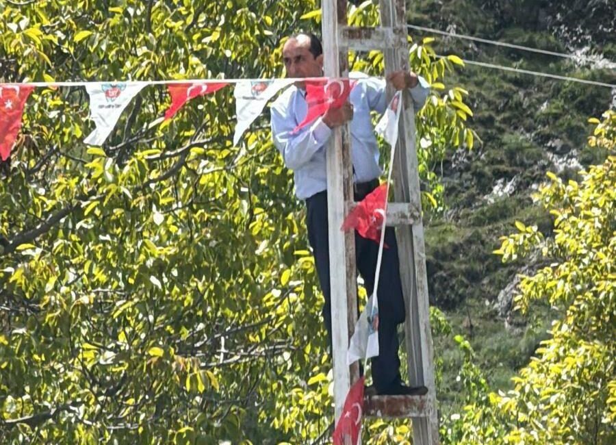 Yerli ve Milli Parti Genel Başkanı Teoman Mutlu, teşkilat mensuplarının