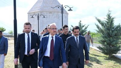 Malatya Valisi Seddar Yavuz, Battalgazi’de bulunan 40 Kardeşler Mezarlığı’nda incelemelerde