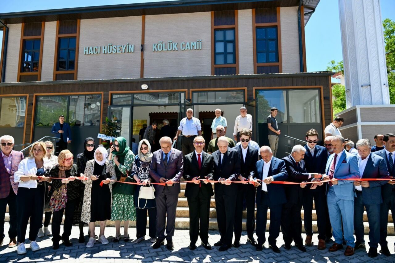 Malatya’da yapımı tamamlanan Hacı Hüseyin Kölük Camii, düzenlenen törenle ibadete