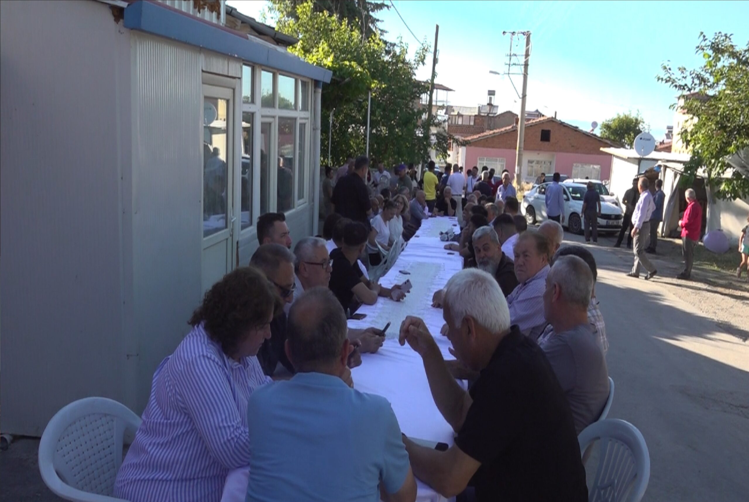 Cemal Gürsel Mahalle Muhtarı Gazi Yılmaz'ın ev sahipliğinde düzenlenen aşure