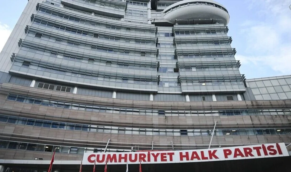 CHP Kurultay Takvimi Belli Oldu! 1 Eylül’de Süreç Başlıyor: İki İlde Flaş Görevden Alma CHP’de büyük kurultay maratonu 1 Eylül'de başlıyor! Parti Sözcüsü Müslim