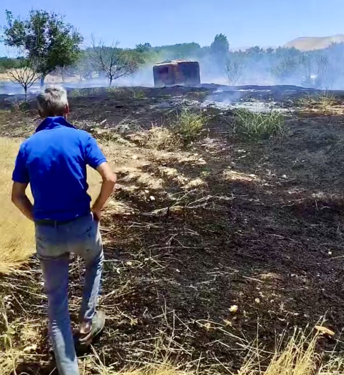 Darende Gökyar Mahallesi'nde çıkan arazi yangını itfaiye ekiplerinin müdahalesiyle kontrol