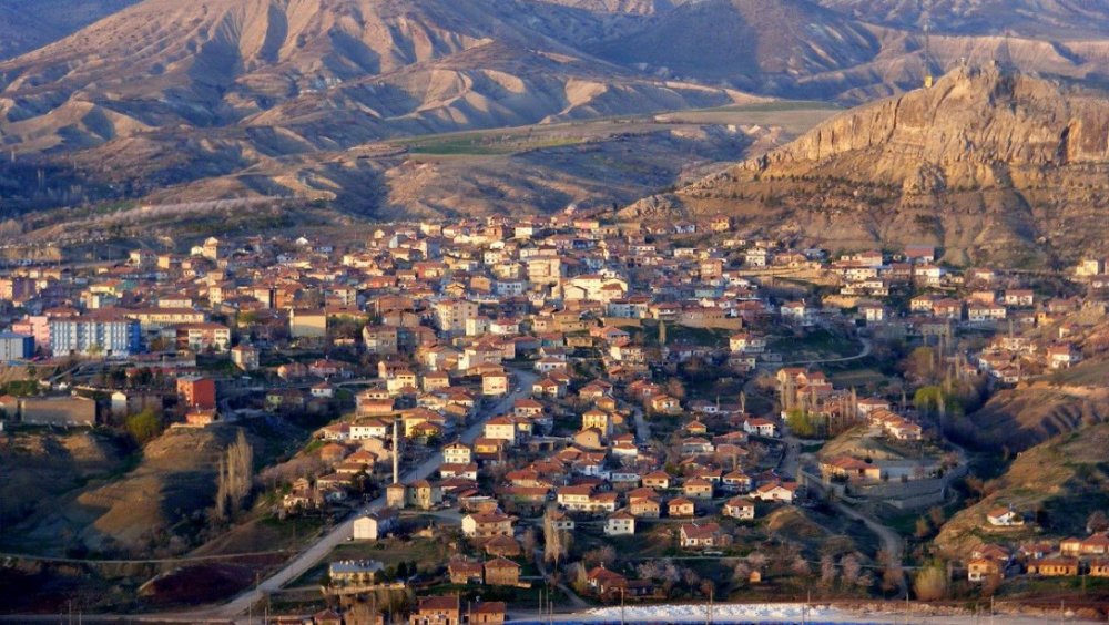Malatya Hekimhan Arası Kaç Km? Hekimhan Geçim Kaynakları ve Madenleri Malatya Hekimhan ilçesinin merkeze uzaklığı, tescilli Hekimhan cevizi tarımı ve