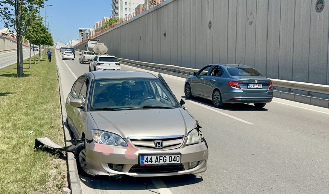 Malatya Çevreyolu’nda kamyon ile otomobilin çarpışması sonucu meydana gelen trafik