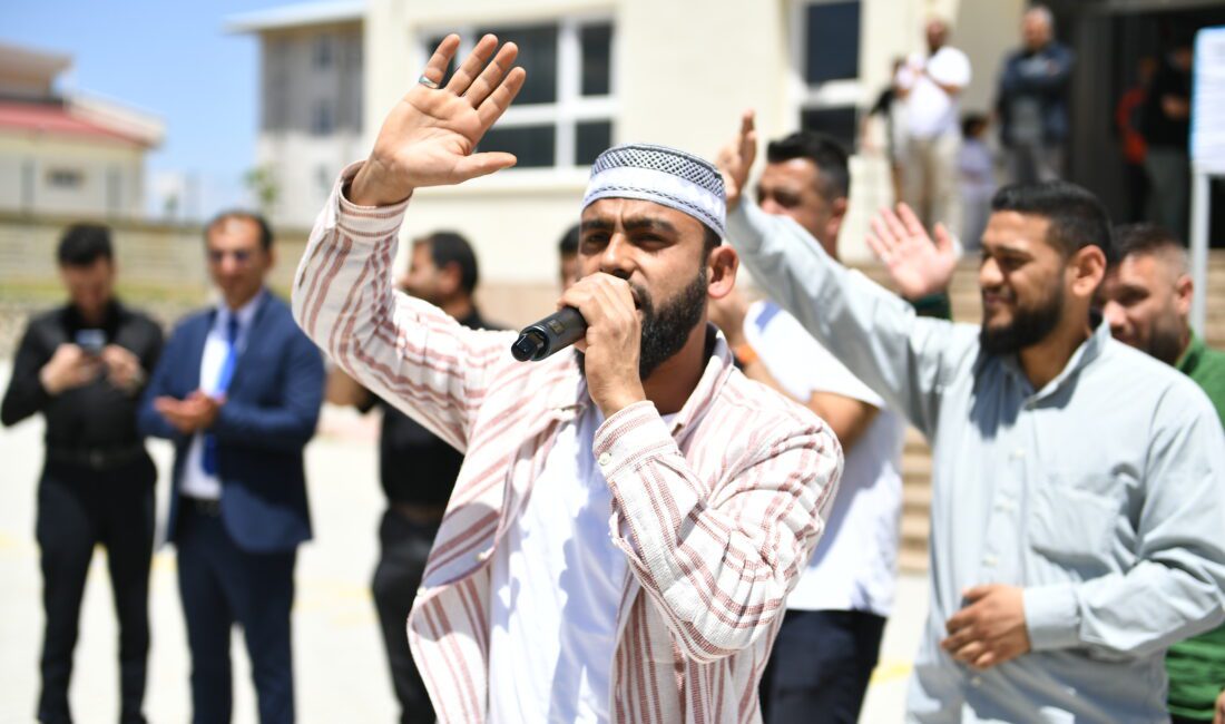 Sosyal medyada seslendirdiği ilahilerle milyonlarca kişiye ulaşan Celal Karatüre, Yeşilyurt
