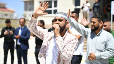 Sosyal medyada seslendirdiği ilahilerle milyonlarca kişiye ulaşan Celal Karatüre, Yeşilyurt