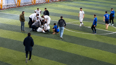 Halı Sahada İlkyardım Hayat Kurtardı Malatya’da bir halı sahada maç sonrası fenalaşan genç sporcu, dilinin