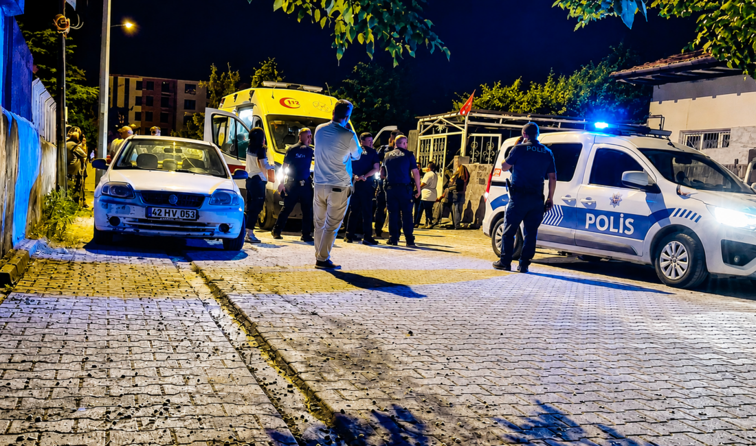Sopa ve Bıçakların Kullanıldığı Kavgada 3 Kişi Yaralandı Malatya’nın Yeşilyurt ilçesinde gündüz yaşanan tartışmanın ardından akşam saatlerinde bir