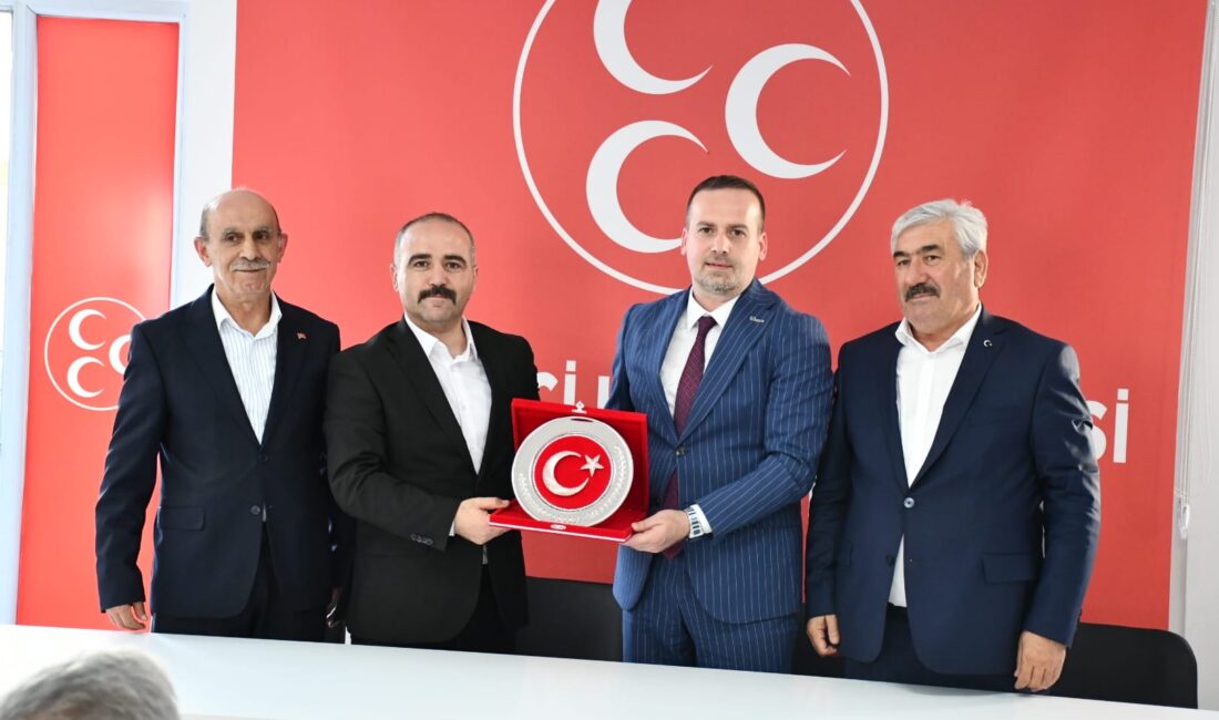 MAGİNDER’den MHP’ye Hayırlı Olsun Ziyareti Malatya Girişimci İş İnsanları Derneği (MAGİNDER) Başkanı Salih Karademir ve