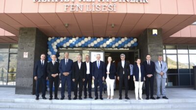 Arapgir’de düzenlenen mezuniyet törenine katılan Mehmet Ali Aydınlar, öğrencilerin mezuniyet