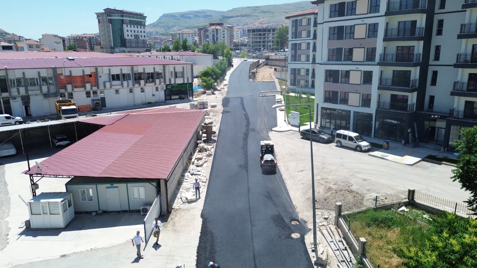 Battalgazi Belediyesi, ilçe genelinde ulaşım altyapısını güçlendirmeye yönelik çalışmalarını sürdürüyor.