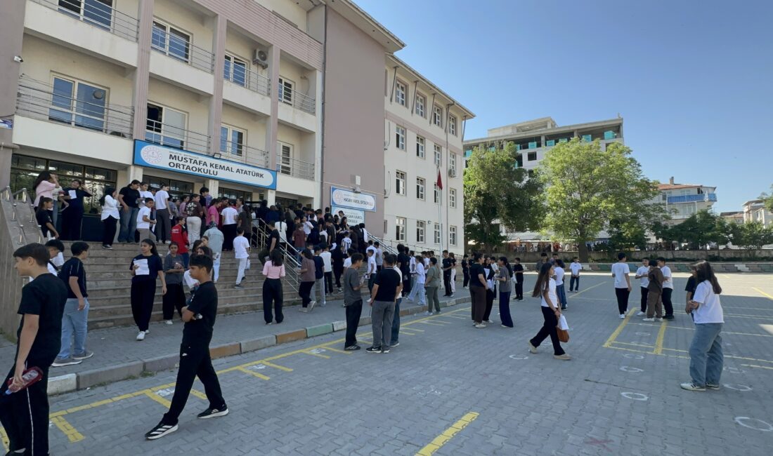 10 Bin 109 Öğrenci LGS Heyecanı Yaşıyor Malatya’da Liselere Geçiş Sınavı’na (LGS) giren 10 bin 109 öğrenci