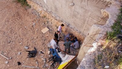 Malatya’nın Battalgazi ilçesinde semt pazarı yanında devam eden inşaat alanında