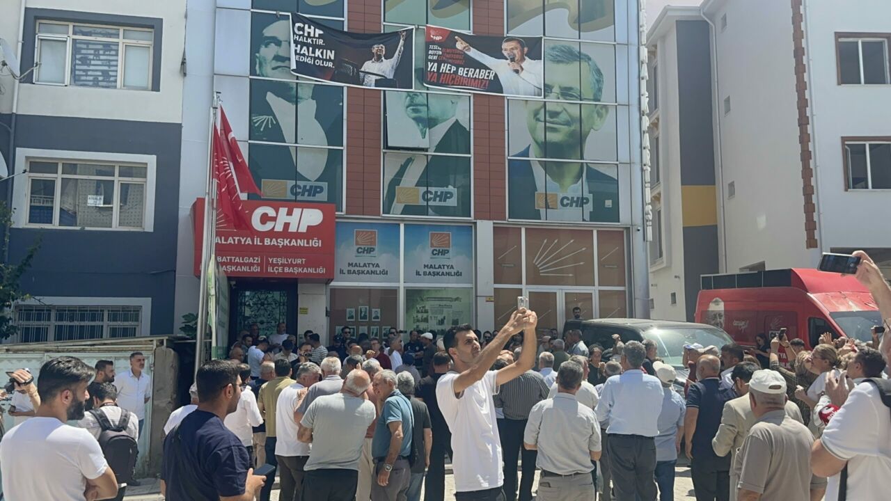 CHP Malatya İl Başkanlığı’nda yeni atanan Hakan Satılmış’ın gece saatlerinde