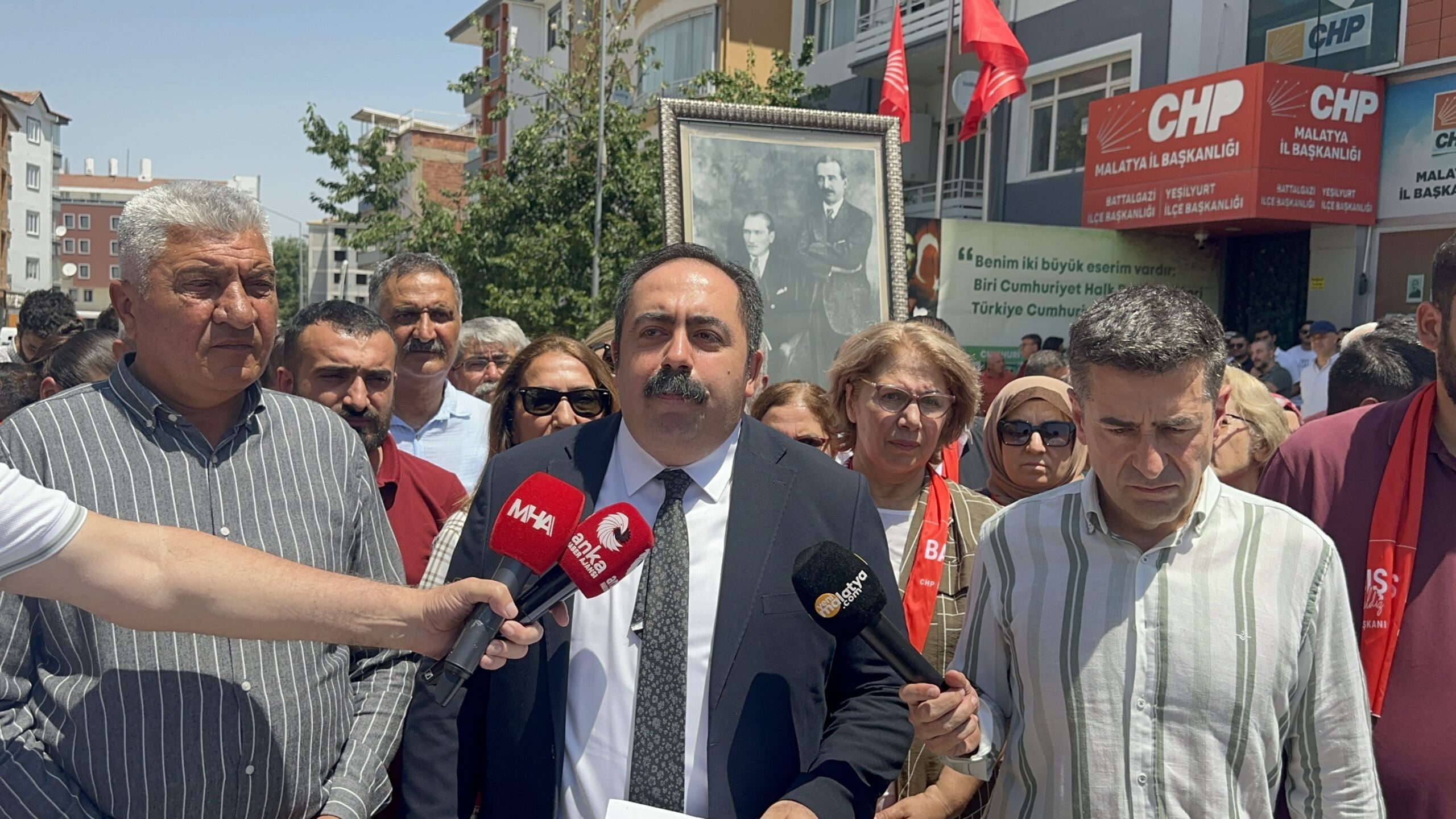 CHP Malatya İl Başkanlığı görevinden alınan Barış Yıldız ve beraberindeki