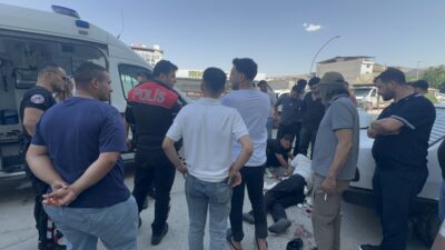 Malatya’da Bıçaklı Kavga Malatya’da Terminal Caddesi üzerinde çıkan bıçaklı kavgada Suriye uyruklu bir