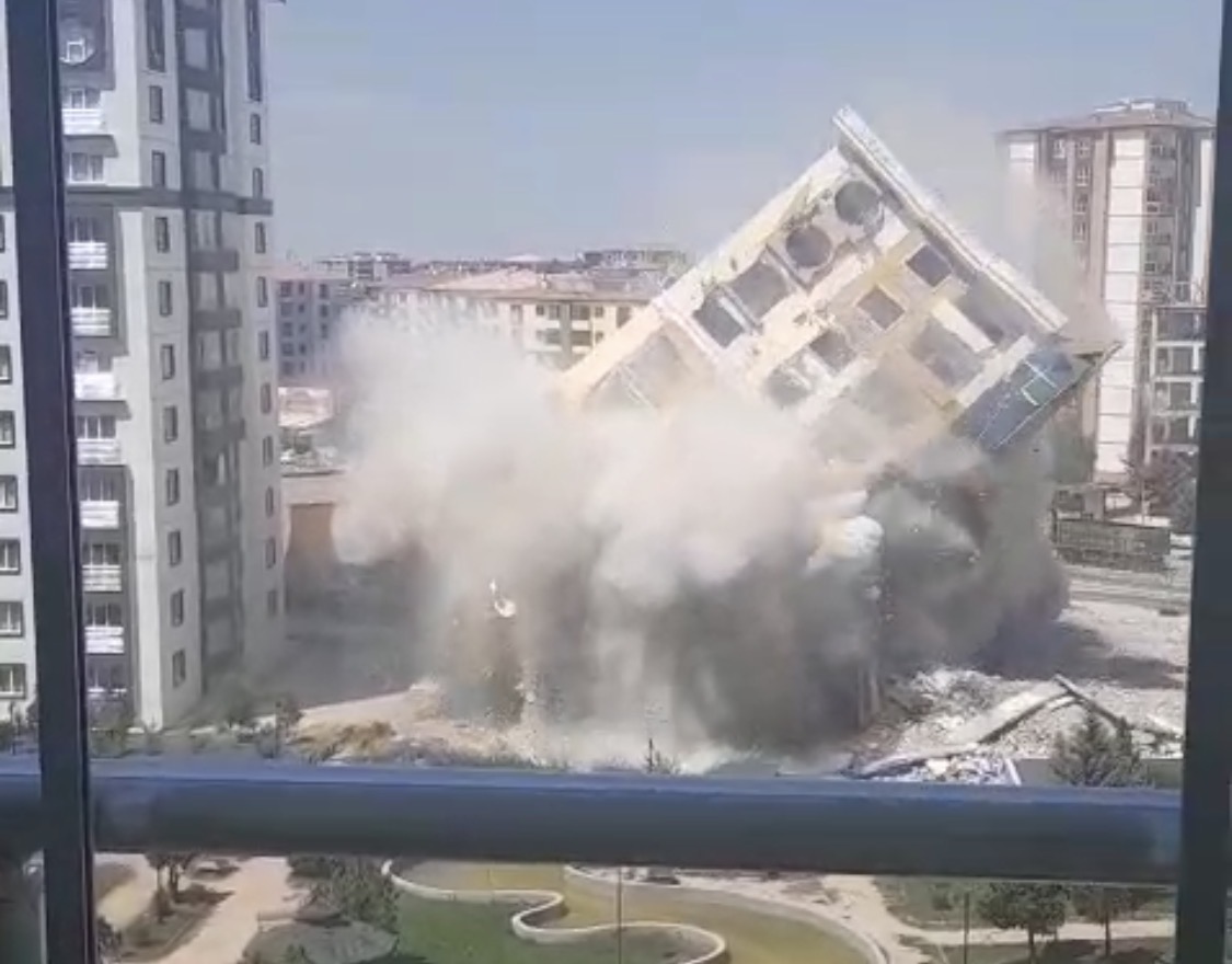 Malatya’nın Yeşilyurt ilçesindeki Şehristan Evleri sitesinde yıkım kararı verilen 11