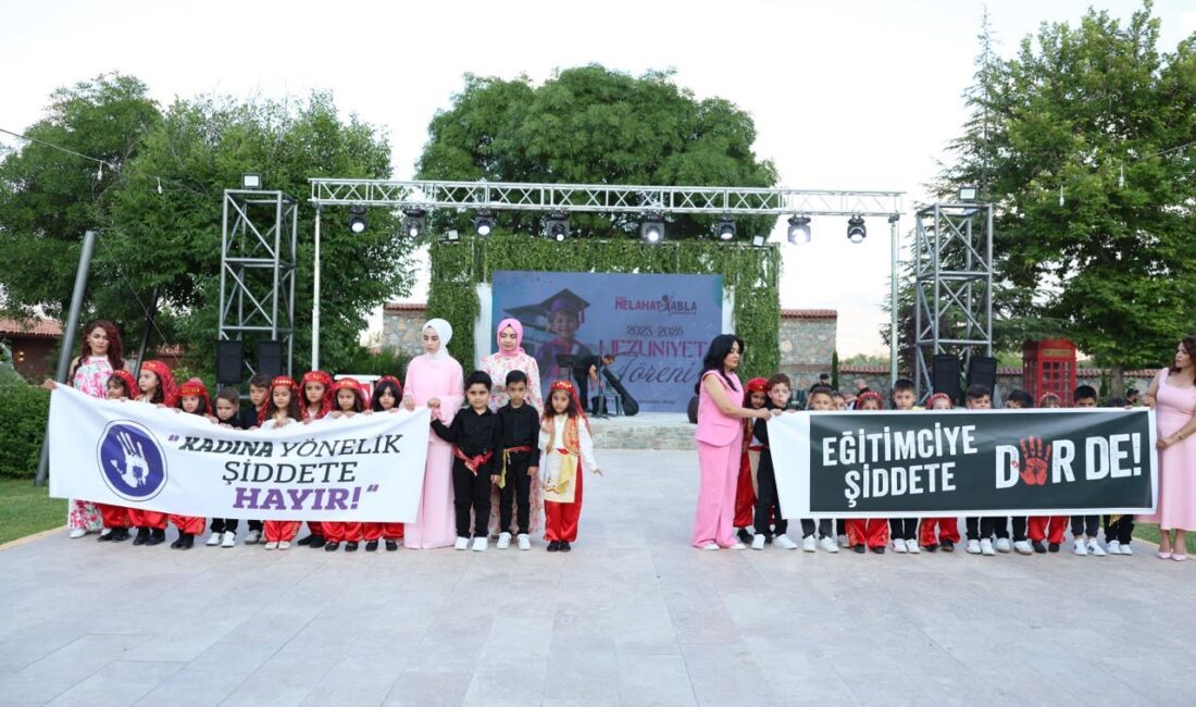 Malatya’da Melahat Abla Anaokulu tarafından düzenlenen yıl sonu etkinliğinde öğrenciler
