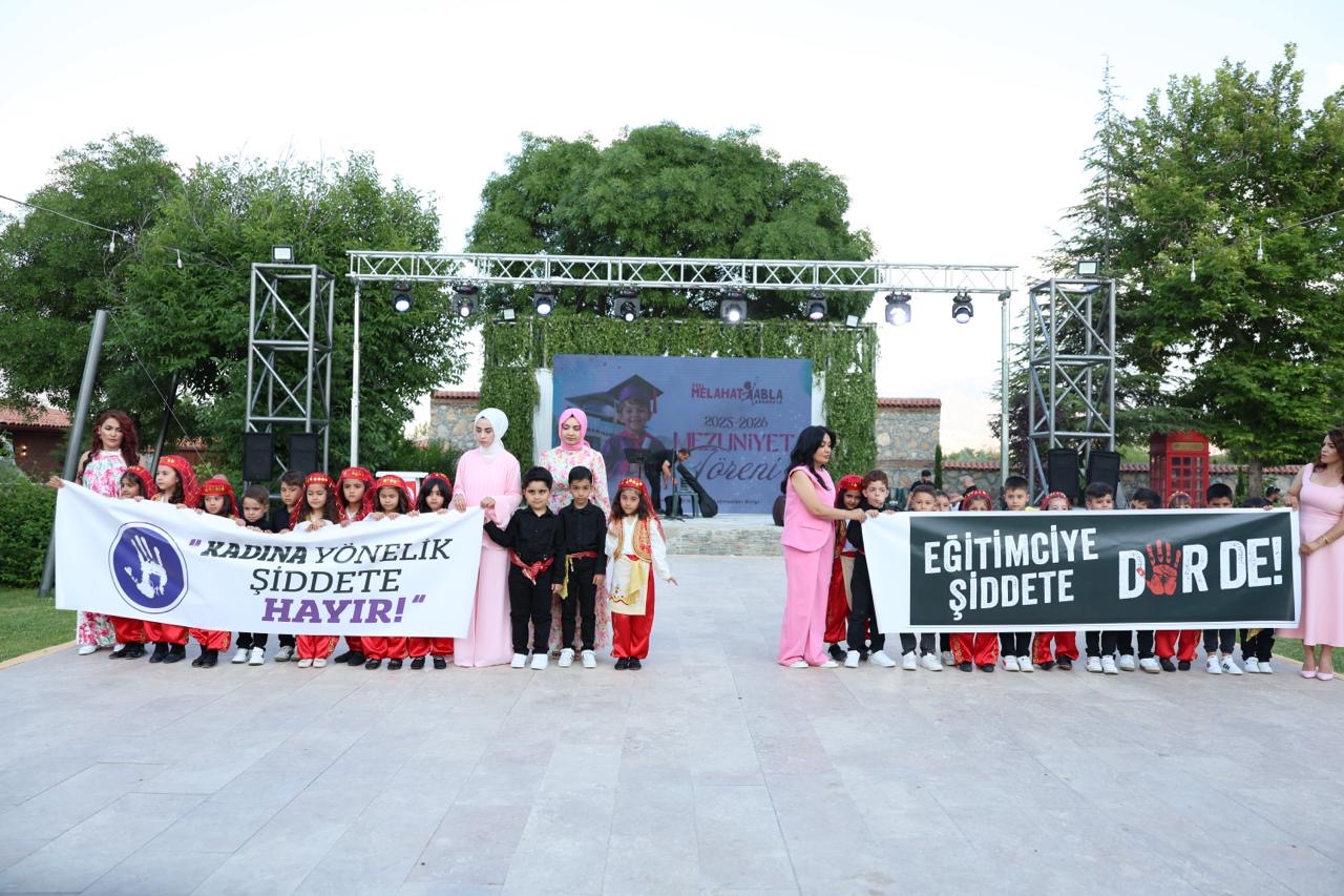 Malatya’da Melahat Abla Anaokulu tarafından düzenlenen yıl sonu etkinliğinde öğrenciler