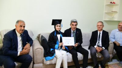 Malatya’da evde eğitim gören son sınıf öğrencisi Hatime Çalışkan, karne